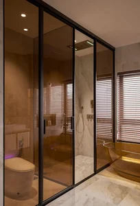 Neoclassical Elegance in a 3m Alley: A Masterpiece of Small-Space Luxury Architecture - image 3