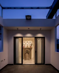 Neoclassical Elegance in a 3m Alley: A Masterpiece of Small-Space Luxury Architecture - image 2