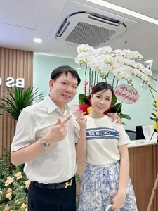 Social Media Star's Candid Appearance Sparks Viral Online Debates - image 5