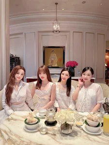 Social Media Star's Candid Appearance Sparks Viral Online Debates - image 2