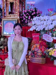 Social Media Star's Candid Appearance Sparks Viral Online Debates - image 7