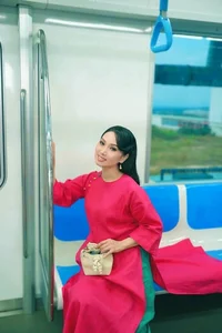 Billionaire Singer Ha Phuong Shares Nostalgic Memories for the Year of the Snake - image 5