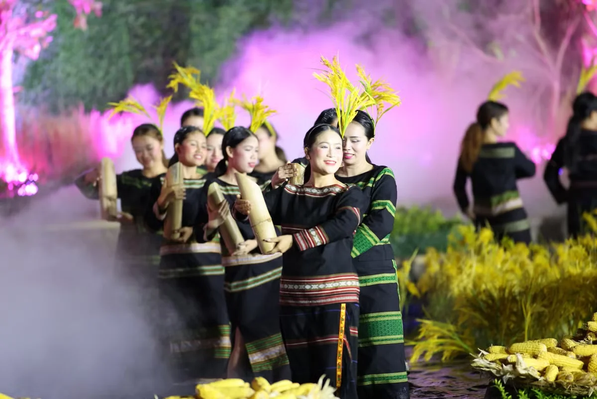 Experience the Soul of the Highlands: The Enchanting 'Đại ngàn reo' Art Performance