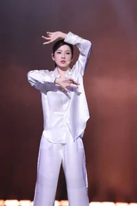 Chi Pu's Iconic Outfits and Fashion Highlights in Sisters Who Make Waves 2023 - image 3