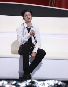 Chi Pu's Iconic Outfits and Fashion Highlights in Sisters Who Make Waves 2023 - image 2