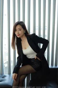 Xiao Jie: The Ethereal Movement of a Woman Like the Wind - IESS Gallery - image 0