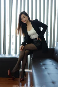 Xiao Jie: The Ethereal Movement of a Woman Like the Wind - IESS Gallery - image 9