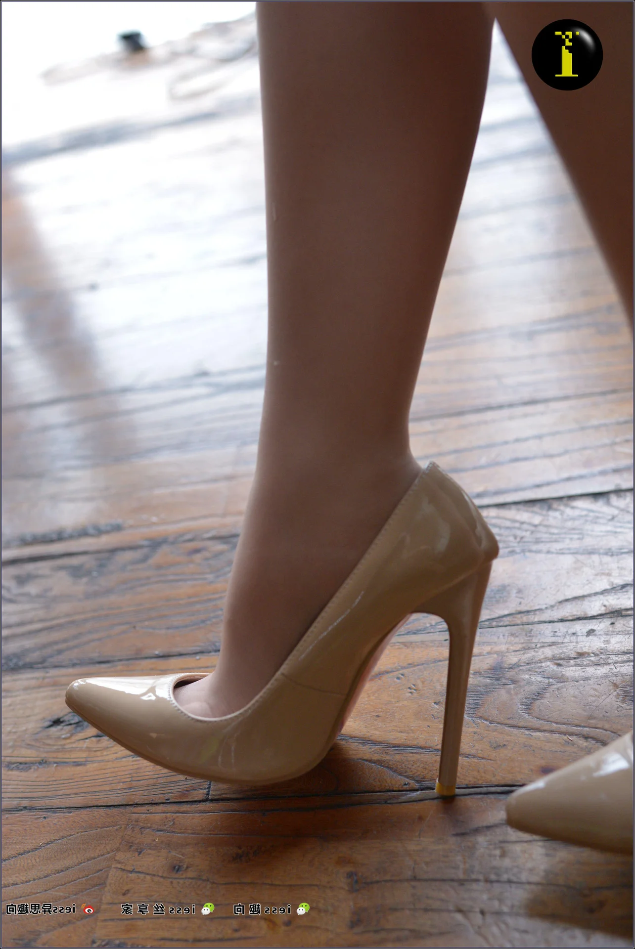 IESS Collection 084 Xin Yue Elegant Nude High Heels and Hosiery Photography