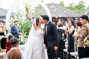 Chí Trung và bạn gái dự đám cưới diễn viên Ngọc Huyền - image 8