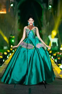 Fashion Face-Off: Lê Hoàng Phương and Đỗ Thị Hà Style Analysis - image 7