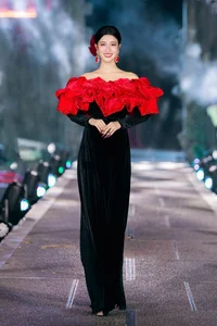 Fashion Face-Off: Lê Hoàng Phương and Đỗ Thị Hà Style Analysis - image 8
