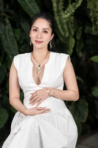 Khanh Thi Welcomes Third Baby: The Ballroom Queen’s Radiant Postpartum Beauty Captivates Fans Worldwide - image 2