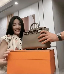 Inside the Massive Wealth of Quang Hai and Chu Thanh Huyen: Luxury Cars, Real Estate, and High-End Brand Collections - image 6
