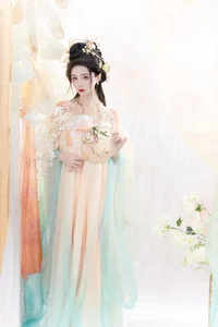 Elegant Visuals in YiTuYu Art Language Vol.5606 with Qi Luo Sheng De Xiao Su Su - image 24
