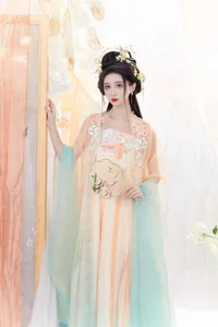 Elegant Visuals in YiTuYu Art Language Vol.5606 with Qi Luo Sheng De Xiao Su Su - image 20