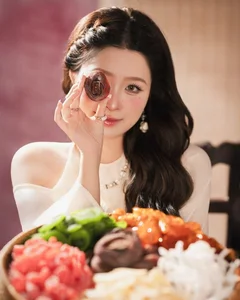 Rich Kid Chao Stuns Fans with Ethereal Beauty in New Tet Photoshoot - image 1