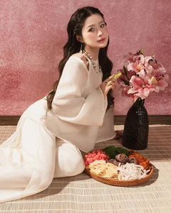 Rich Kid Chao Stuns Fans with Ethereal Beauty in New Tet Photoshoot - image 0