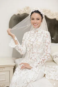 Bold Bridal Trends: Vietnamese Celebrities Shining in Sheer and Transparent Wedding Dresses - image 2