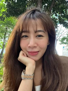 Ageless Beauty: Famous Road to Mount Olympia Star Stuns Fans with Flawless Bare-Faced Photos in Her 40s - image 0