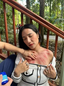 Cultural Clashes: Vietnamese Celebrity Cat Tuong’s Traditional Healing Ritual Sparks Public Debate - image 3
