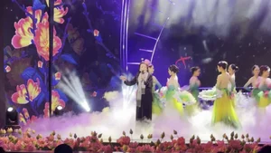 A Life in Art: The Moving Tribute Performance to President Ho Chi Minh - image 15