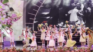 A Life in Art: The Moving Tribute Performance to President Ho Chi Minh - image 6