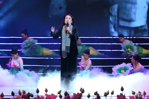 A Life in Art: The Moving Tribute Performance to President Ho Chi Minh - image 14