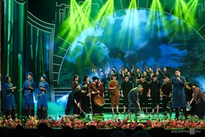 A Life in Art: The Moving Tribute Performance to President Ho Chi Minh - image 12