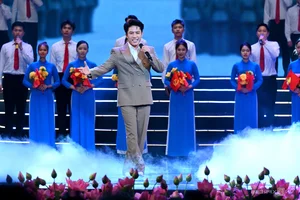 A Life in Art: The Moving Tribute Performance to President Ho Chi Minh - image 9