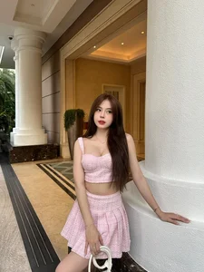 Stunning Portraits of Võ Nữ Ngân Hà: A Fusion of Beauty and Elegance - image 2