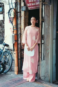 Vietnamese Beauties Celebrate Spring in Traditional Ao Dai Fashion - image 6