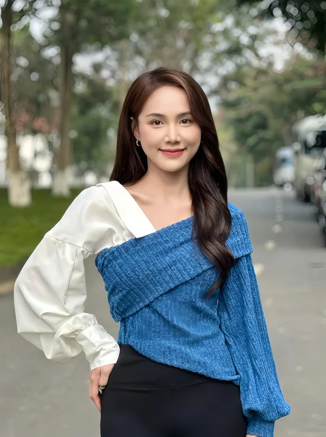 Vietnamese Stars in Japan: Huyen Baby and Diva Hong Nhung’s Travel Style