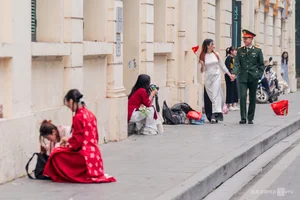 Hanoi's 'Muses' Gather for Traditional Tet Holiday Photography - image 5