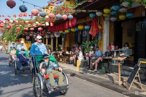 Hoi An Ancient Town Sidewalks Before the Street Vendor Ban - image 1