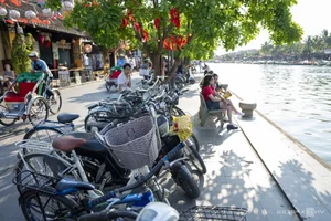 Hoi An Ancient Town Sidewalks Before the Street Vendor Ban - image 9
