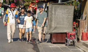 Hoi An Ancient Town Sidewalks Before the Street Vendor Ban - image 7