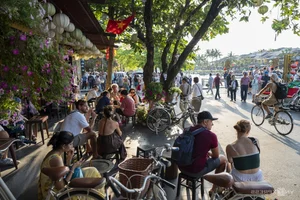 Hoi An Ancient Town Sidewalks Before the Street Vendor Ban - image 0