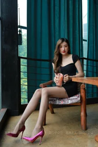 IESS Xia Xia Gray Silk Collection: Stunning 1.2m Legs in High-Fashion Photography - image 2