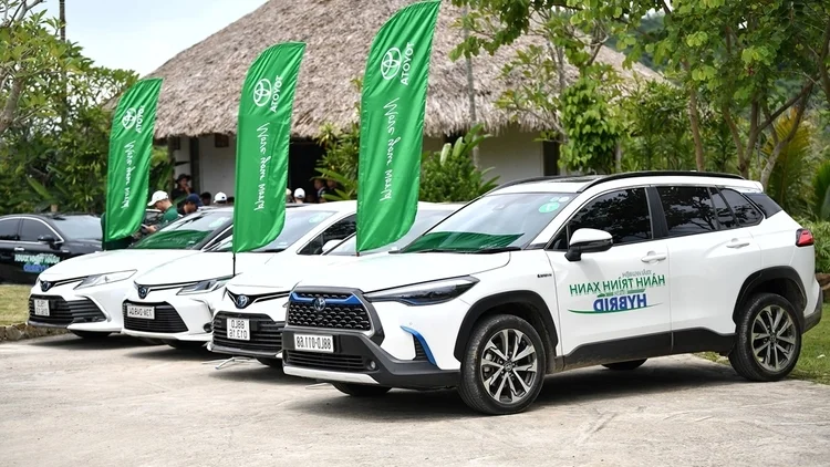 Toyota Innova Cross Leads Sales in Vietnam with Massive Hybrid Surge