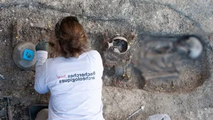 Archaeological Discovery: Experts Uncover Startling Secrets Inside an Ancient Coffin - image 5