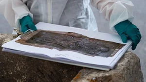 Archaeological Discovery: Experts Uncover Startling Secrets Inside an Ancient Coffin - image 2