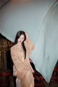 YiTuYu Art Language Vol.9671: Elegant 19-Photo Set Featuring Wu Yue - image 0