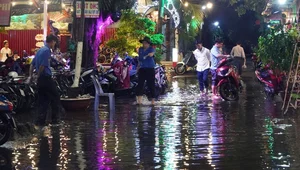 Rain or Shine: Ho Chi Minh City's Vibrant Weekend Spirit - image 0