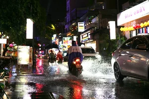 Rain or Shine: Ho Chi Minh City's Vibrant Weekend Spirit - image 9