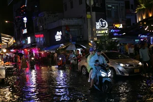 Rain or Shine: Ho Chi Minh City's Vibrant Weekend Spirit - image 4