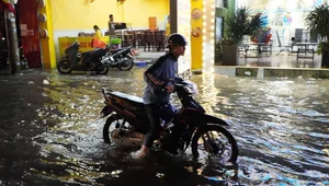 Rain or Shine: Ho Chi Minh City's Vibrant Weekend Spirit - image 11