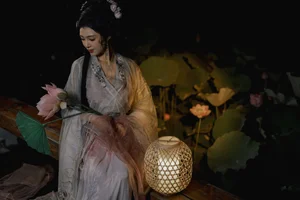 YiTuYu Art Language Vol.9919: Elegant Portraiture Featuring Model Xiao Qian - image 2