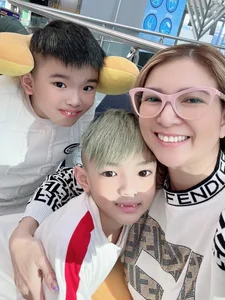 Pham Thanh Thao Brings Her Two Children to Vietnam for the First Time - image 4