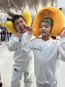 Pham Thanh Thao Brings Her Two Children to Vietnam for the First Time - image 2