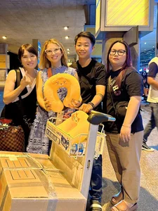 Pham Thanh Thao Brings Her Two Children to Vietnam for the First Time - image 3
